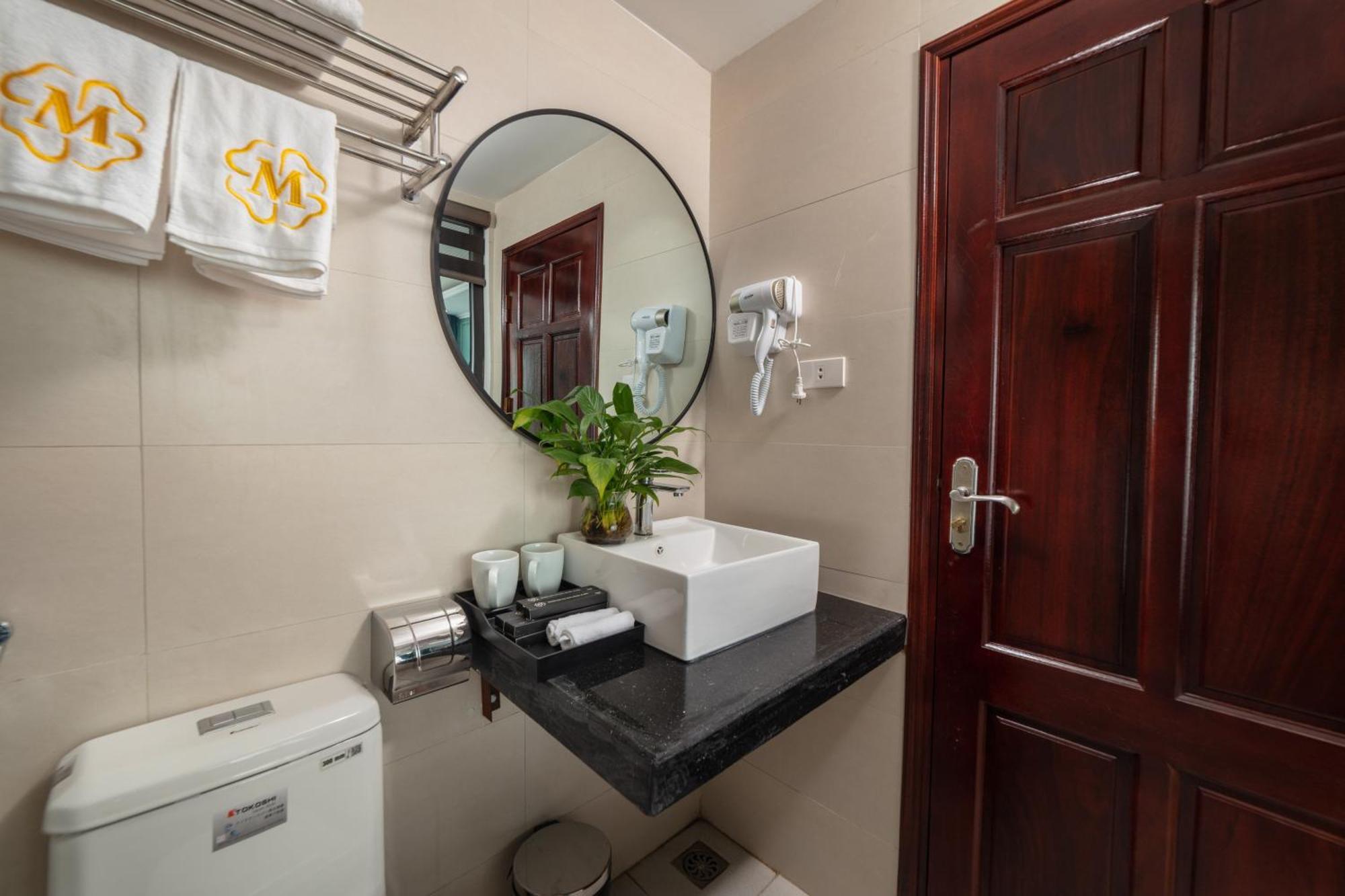 Madelise Adora Hotel & Travel 河内 外观 照片